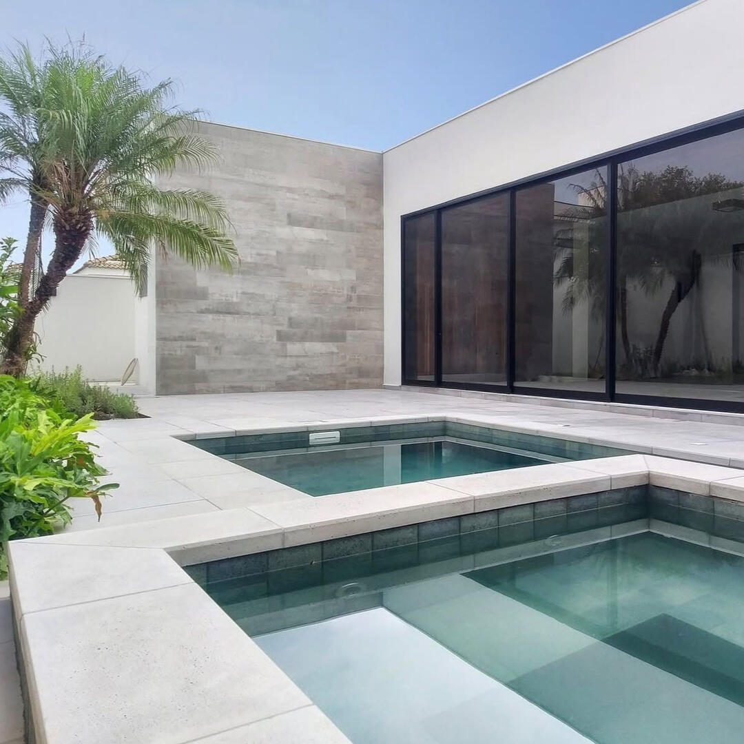 Borda atérmica e revestimento de piscina